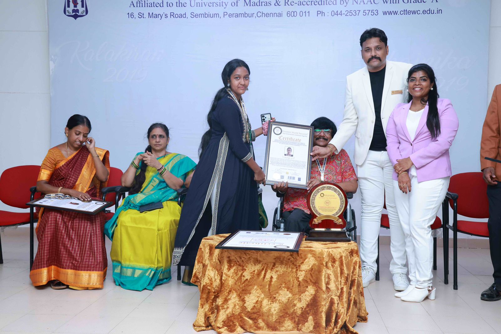 WORLD RECORD FOR WRITING SLOGANS ON CLOTH BAGS TO PROMOTE A PLASTIC BAG-FREE ENVIRONMENT AND CREATING HUMAN ANATOMY FORMATIONS HIGHLIGHTING DONATABLE ORGANS BY 2,500 STUDENTS TO RAISE AWARENESS